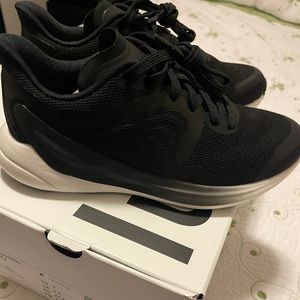 Lululemon Blissfeel 2 Women’s Running Shoes, Size 7.